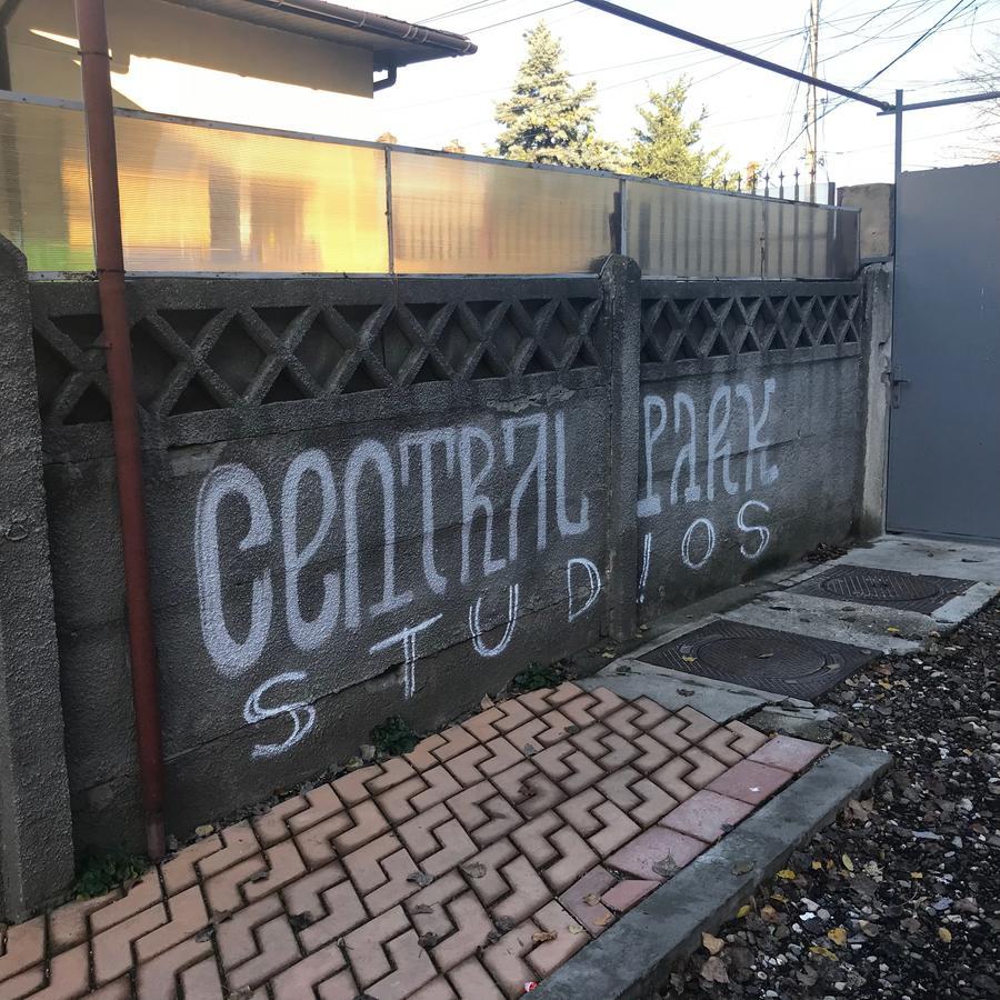 Central Park Studios Bucarest Exterior foto